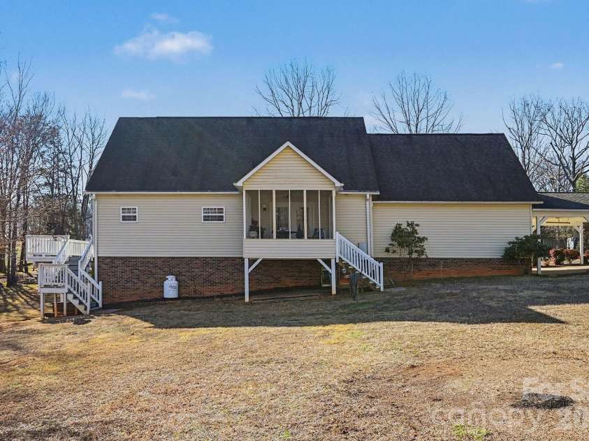 162 Terry Lane Drive, Dallas, NC 28034.  MLS# CAR4338618, YatesRealty ID 1258. 