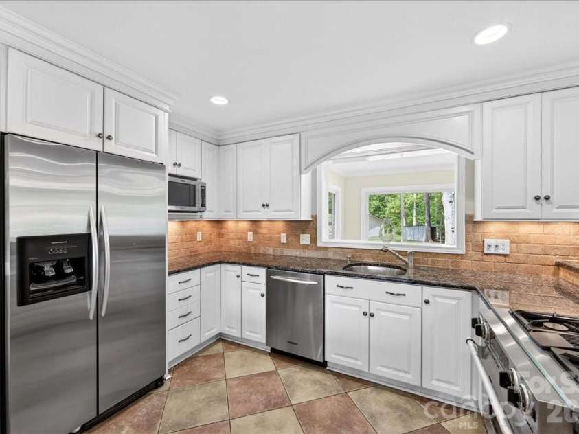 3229 Zelda Lane, Matthews, NC 28105.  MLS# CAR4366492, YatesRealty ID 12580. Kitchen