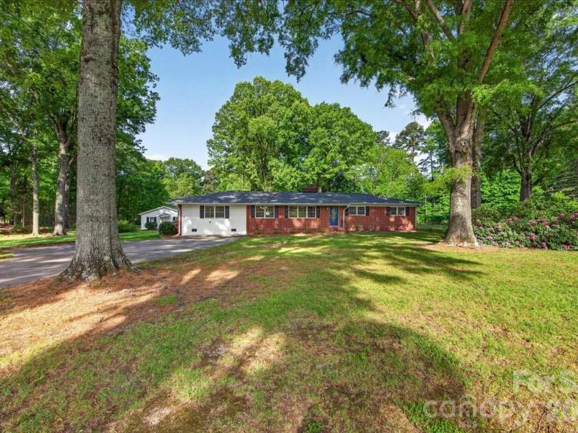 3229 Zelda Lane, Matthews, NC 28105.  MLS# CAR4366492, YatesRealty ID 12580. Welcome Home! 