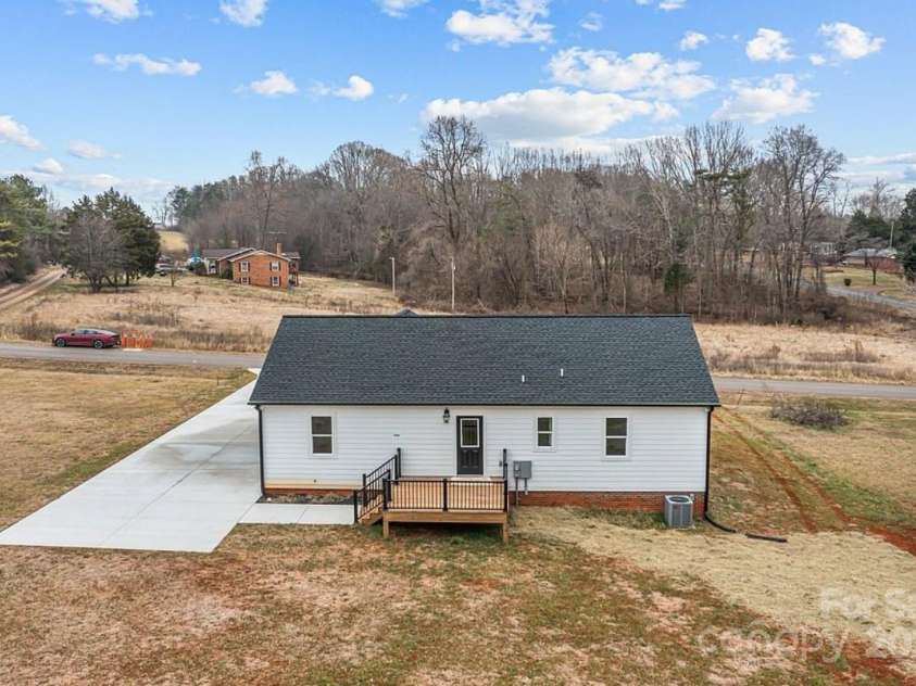 111 Proust Road, Statesville, NC 28625.  MLS# CAR4239480, YatesRealty ID 12581. 