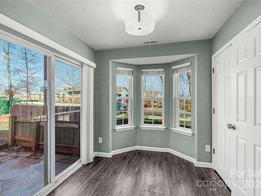 8421 Kings Creek Drive, Charlotte, NC 28273.  MLS# CAR4234070, YatesRealty ID 12582. Dining