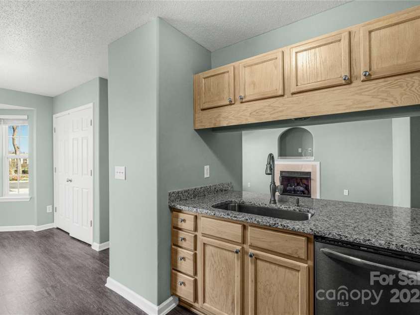8421 Kings Creek Drive, Charlotte, NC 28273.  MLS# CAR4234070, YatesRealty ID 12582. Kitchen