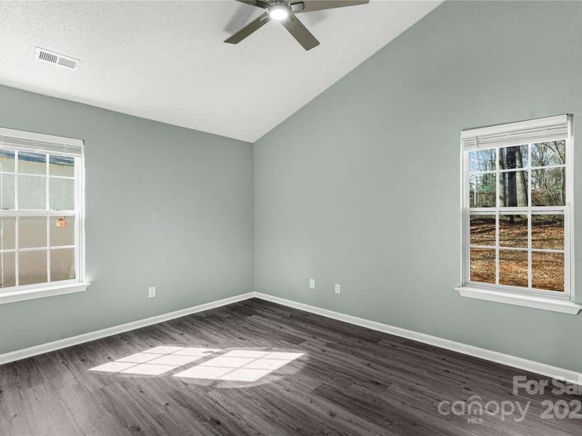 8421 Kings Creek Drive, Charlotte, NC 28273.  MLS# CAR4234070, YatesRealty ID 12582. Primary Bedroom