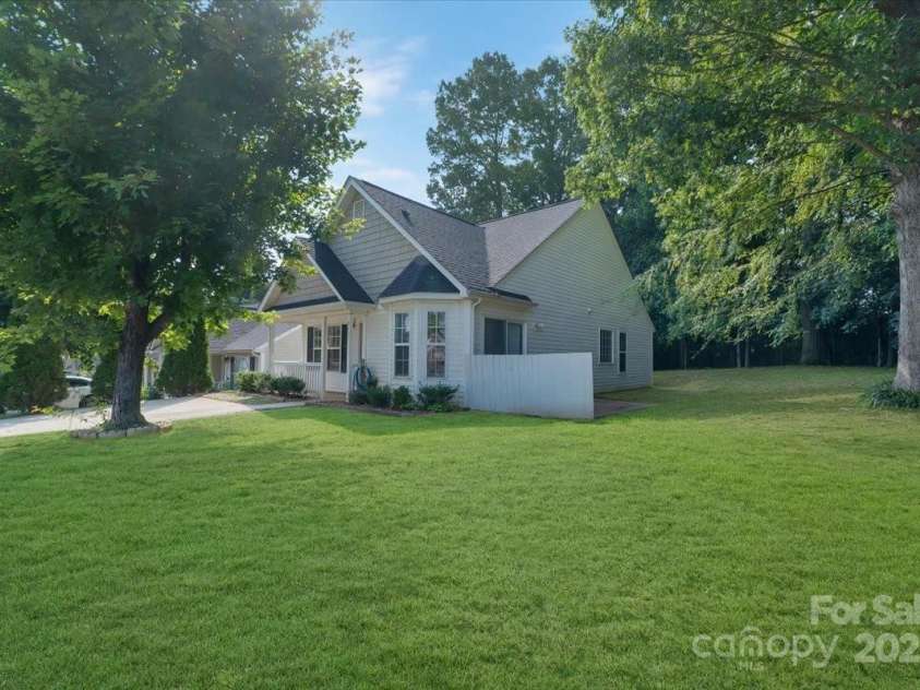 8421 Kings Creek Drive, Charlotte, NC 28273.  MLS# CAR4294656, YatesRealty ID 12582. 