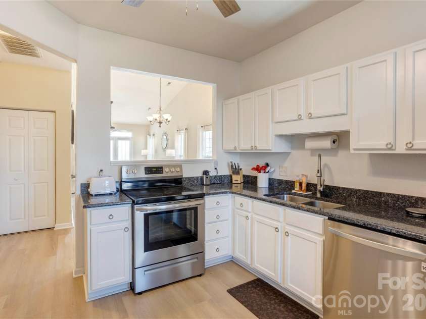 6315 Professional Boulevard, Harrisburg, NC 28075.  MLS# CAR4311481, YatesRealty ID 12583. 