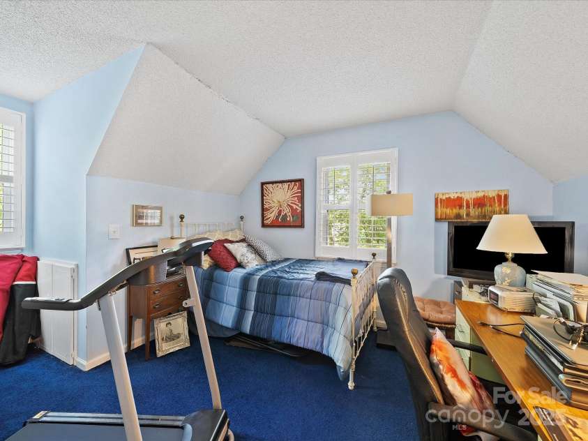 8017 Nathanael Greene Lane, Charlotte, NC 28227.  MLS# CAR4252919, YatesRealty ID 12583. 