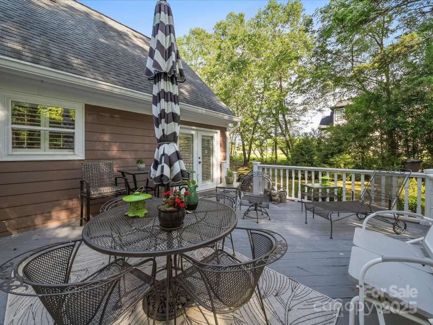 8017 Nathanael Greene Lane, Charlotte, NC 28227.  MLS# CAR4252919, YatesRealty ID 12583. 