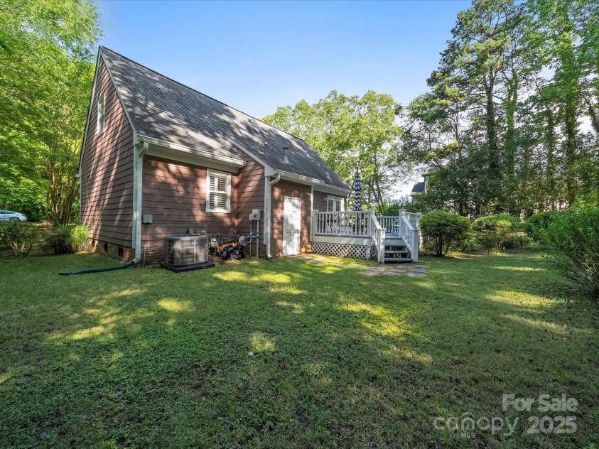 8017 Nathanael Greene Lane, Charlotte, NC 28227.  MLS# CAR4252919, YatesRealty ID 12583. 