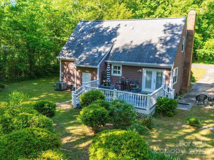 8017 Nathanael Greene Lane, Charlotte, NC 28227.  MLS# CAR4252919, YatesRealty ID 12583. 