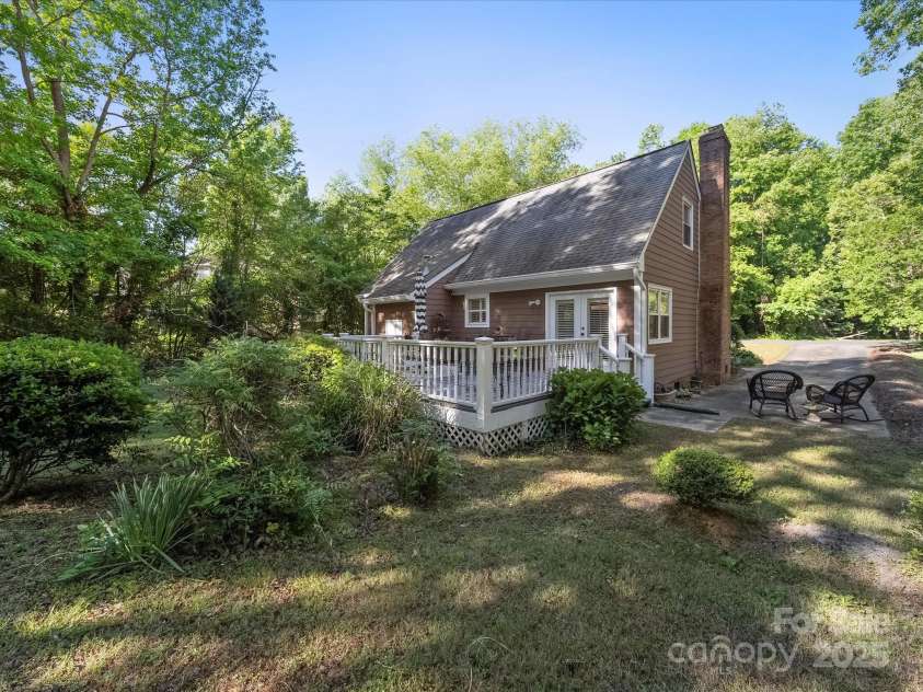 8017 Nathanael Greene Lane, Charlotte, NC 28227.  MLS# CAR4252919, YatesRealty ID 12583. 