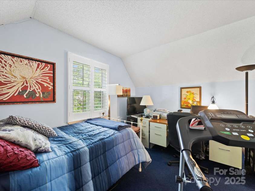 8017 Nathanael Greene Lane, Charlotte, NC 28227.  MLS# CAR4252919, YatesRealty ID 12583. Second Bedroom