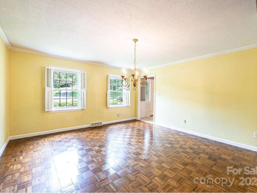 1285 10th Street Boulevard, Hickory, NC 28601.  MLS# CAR4255641, YatesRealty ID 12584. 