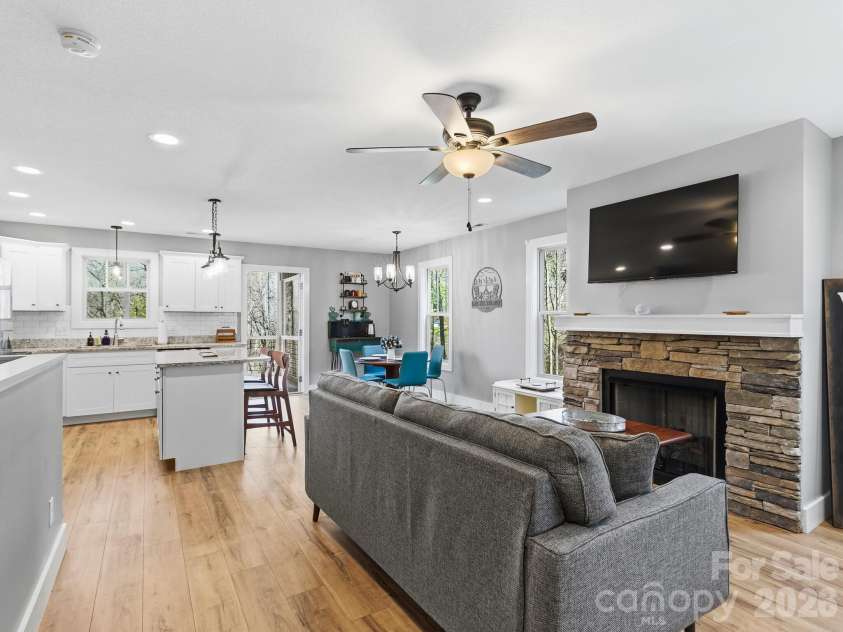 98 Harmony Hill Lane, Mars Hill, NC 28754.  MLS# CAR4358502, YatesRealty ID 12585. 