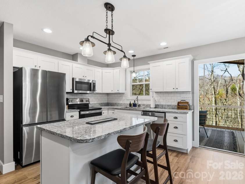 98 Harmony Hill Lane, Mars Hill, NC 28754.  MLS# CAR4358502, YatesRealty ID 12585. 