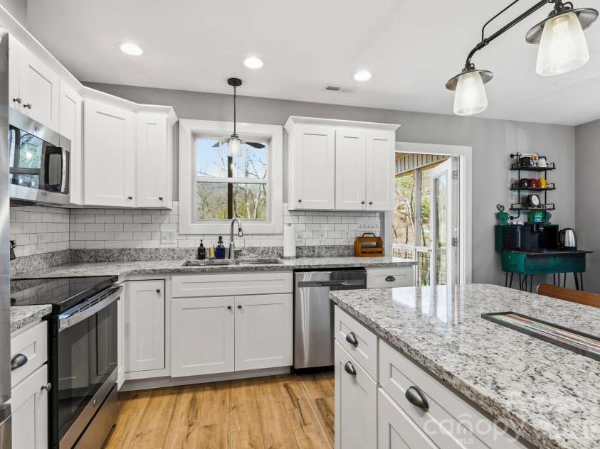98 Harmony Hill Lane, Mars Hill, NC 28754.  MLS# CAR4358502, YatesRealty ID 12585. 