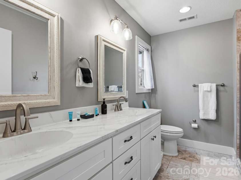 98 Harmony Hill Lane, Mars Hill, NC 28754.  MLS# CAR4358502, YatesRealty ID 12585. 