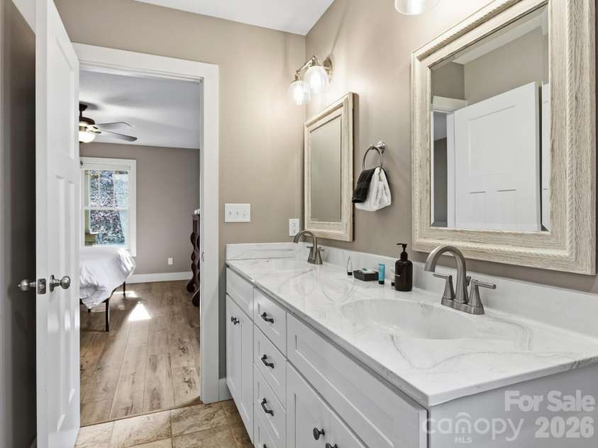 98 Harmony Hill Lane, Mars Hill, NC 28754.  MLS# CAR4358502, YatesRealty ID 12585. 