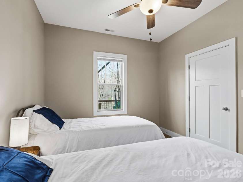 98 Harmony Hill Lane, Mars Hill, NC 28754.  MLS# CAR4358502, YatesRealty ID 12585. 