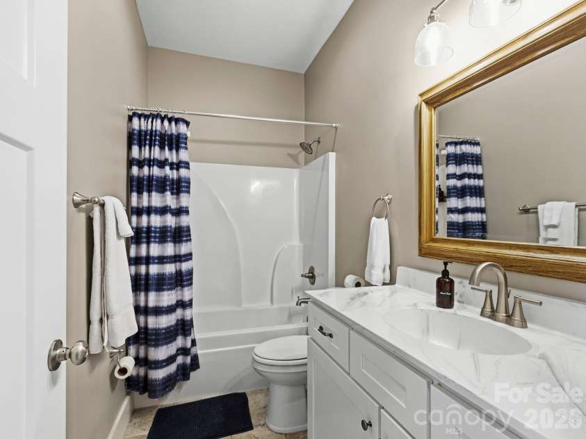 98 Harmony Hill Lane, Mars Hill, NC 28754.  MLS# CAR4358502, YatesRealty ID 12585. 