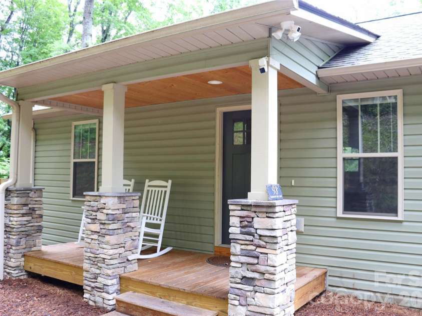 98 Harmony Hill Lane, Mars Hill, NC 28754.  MLS# CAR4358502, YatesRealty ID 12585. 
