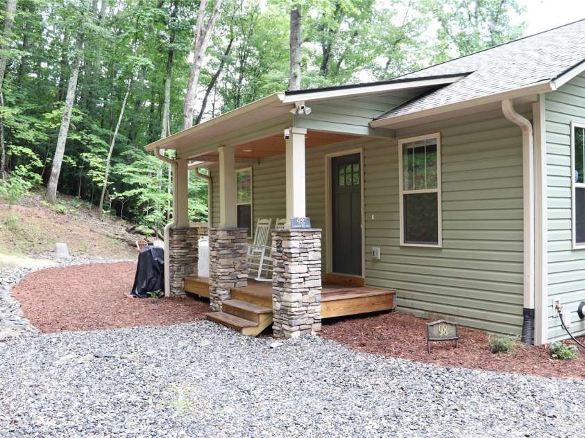 98 Harmony Hill Lane, Mars Hill, NC 28754.  MLS# CAR4358502, YatesRealty ID 12585. 