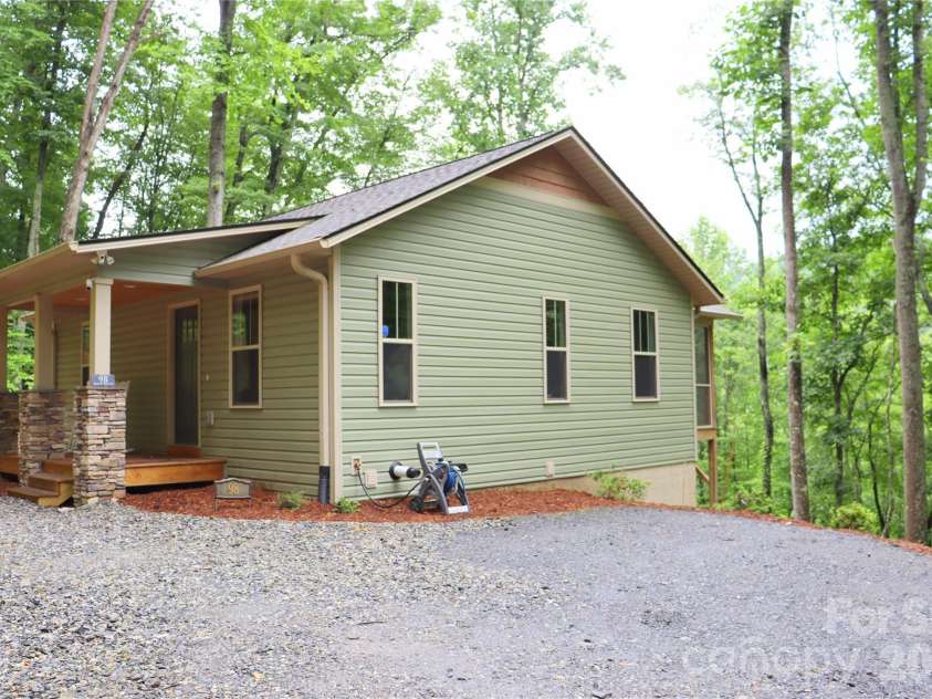 98 Harmony Hill Lane, Mars Hill, NC 28754.  MLS# CAR4358502, YatesRealty ID 12585. 