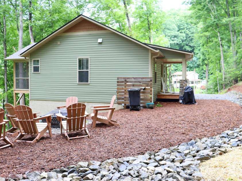 98 Harmony Hill Lane, Mars Hill, NC 28754.  MLS# CAR4358502, YatesRealty ID 12585. 