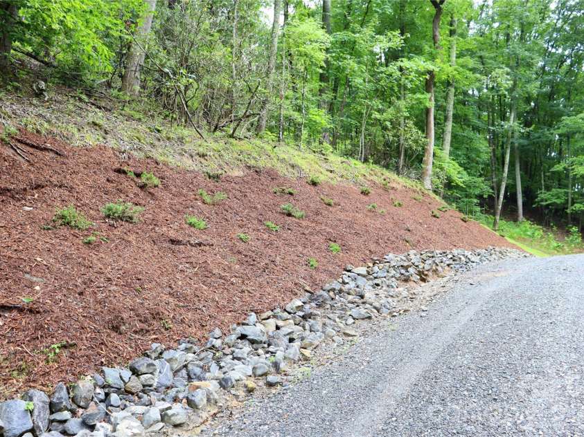 98 Harmony Hill Lane, Mars Hill, NC 28754.  MLS# CAR4358502, YatesRealty ID 12585. 