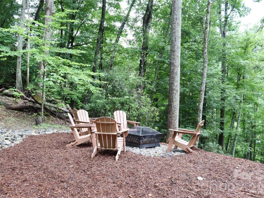 98 Harmony Hill Lane, Mars Hill, NC 28754.  MLS# CAR4358502, YatesRealty ID 12585. 