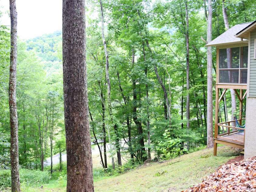 98 Harmony Hill Lane, Mars Hill, NC 28754.  MLS# CAR4358502, YatesRealty ID 12585. 