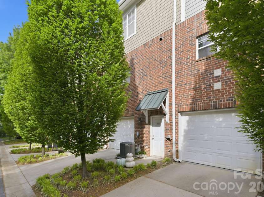 223 Torrence Street, Charlotte, NC 28204.  MLS# CAR4365139, YatesRealty ID 12588. 