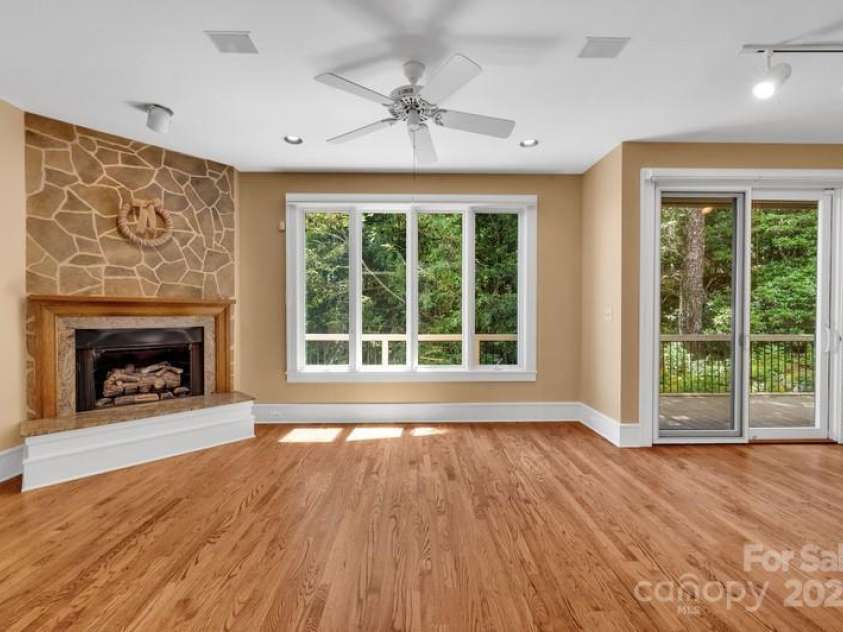 721 Lakeside Drive, Lake Toxaway, NC 28747.  MLS# CAR4240541, YatesRealty ID 1259. Family room