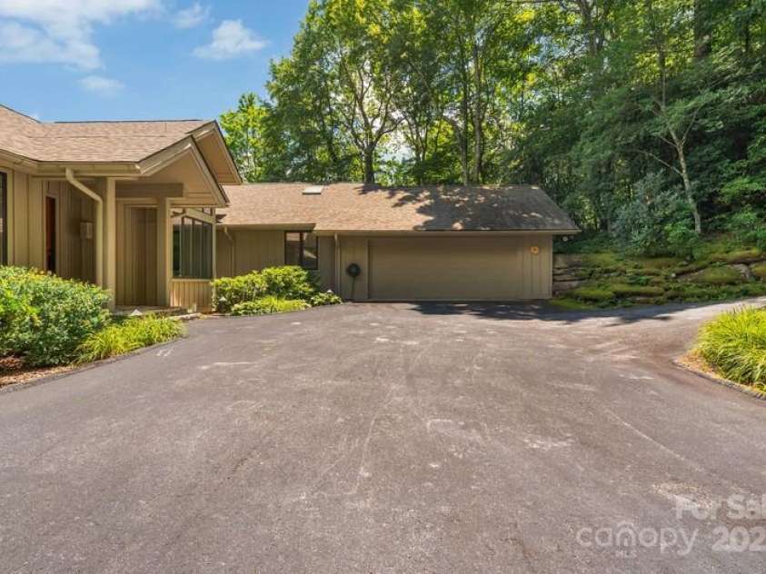 721 Lakeside Drive, Lake Toxaway, NC 28747.  MLS# CAR4240541, YatesRealty ID 1259. Parking area