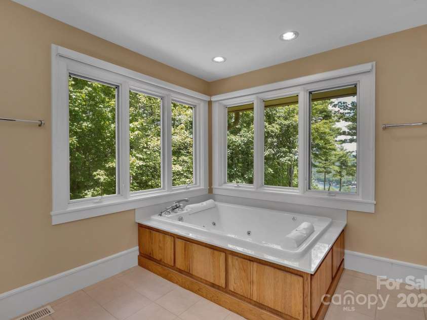 721 Lakeside Drive, Lake Toxaway, NC 28747.  MLS# CAR4240541, YatesRealty ID 1259. Primary bath