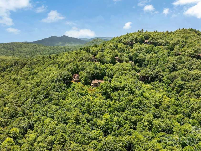 721 Lakeside Drive, Lake Toxaway, NC 28747.  MLS# CAR4240541, YatesRealty ID 1259. Surroundings