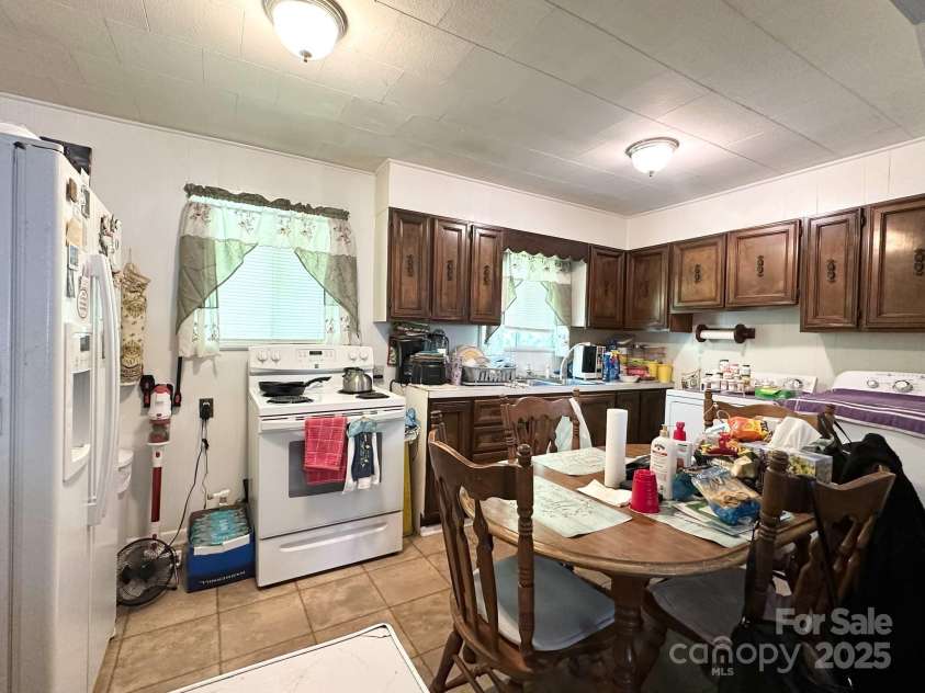 2886 Everhart Lane, Hudson, NC 28638.  MLS# CAR4254089, YatesRealty ID 12590. 