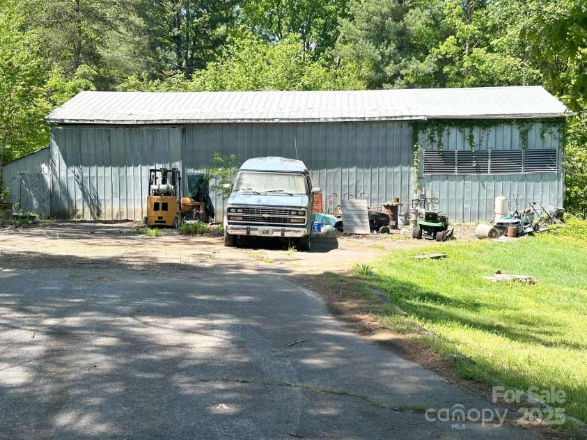 2886 Everhart Lane, Hudson, NC 28638.  MLS# CAR4254089, YatesRealty ID 12590. 