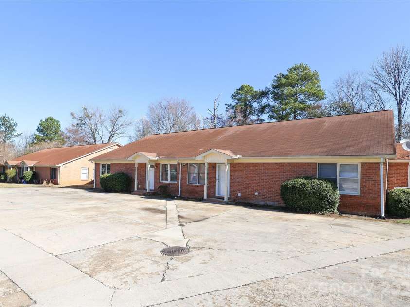 1106 Chandler Drive, Rock Hill, SC 29732.  MLS# CAR4200718, YatesRealty ID 12593. 