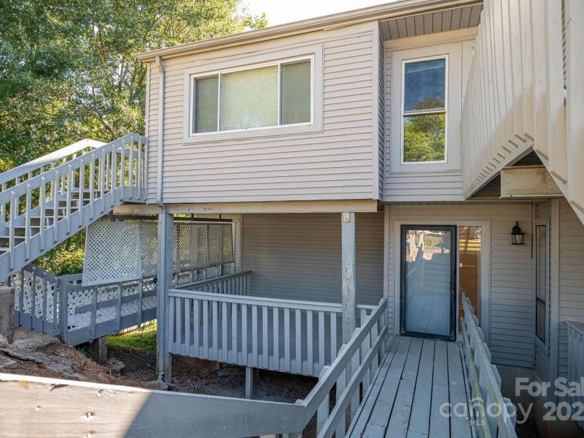 1050 21st Avenue, Hickory, NC 28601.  MLS# CAR4302064, YatesRealty ID 12594. Quail run condos on lake