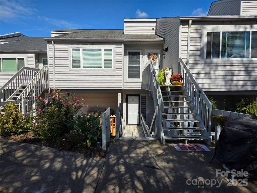 1050 21st Avenue, Hickory, NC 28601.  MLS# CAR4312080, YatesRealty ID 12594. Front door (condo #55 is a main/lower level unit)