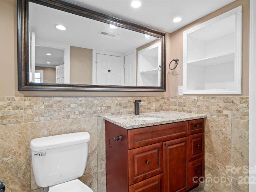 1050 21st Avenue, Hickory, NC 28601.  MLS# CAR4312080, YatesRealty ID 12594. Full bath 