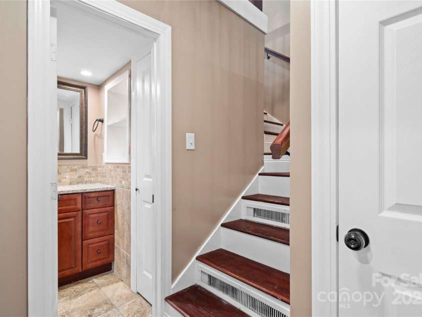 1050 21st Avenue, Hickory, NC 28601.  MLS# CAR4312080, YatesRealty ID 12594. Full bath/stairway