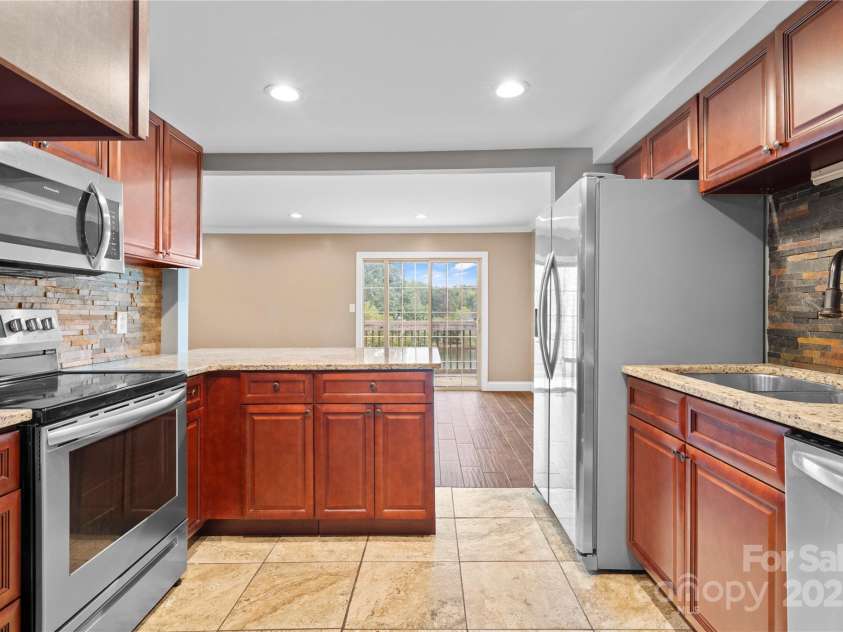 1050 21st Avenue, Hickory, NC 28601.  MLS# CAR4312080, YatesRealty ID 12594. Kitchen
