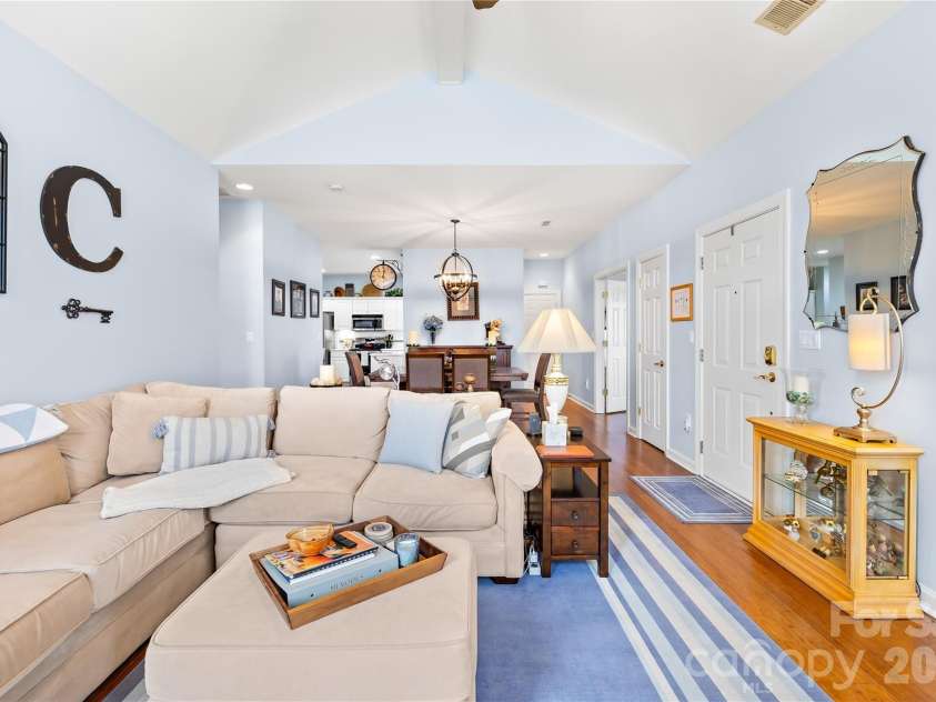 8579 Highland Glen Drive, Charlotte, NC 28269.  MLS# CAR4336520, YatesRealty ID 12594. LR/vaulted ceiling