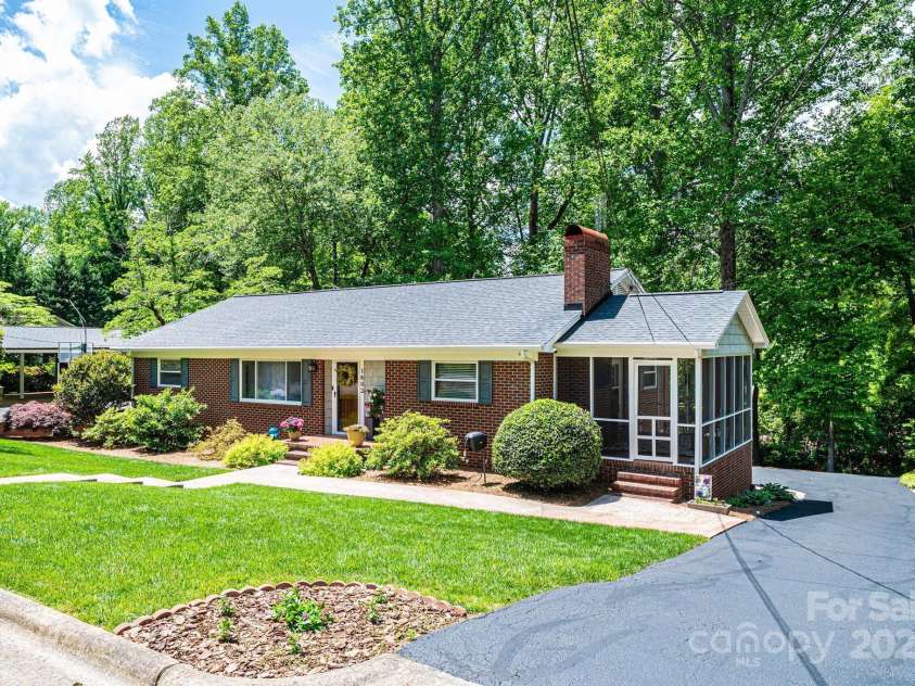 1602 Brentwood Drive, Newton, NC 28658.  MLS# CAR4256060, YatesRealty ID 12595. 