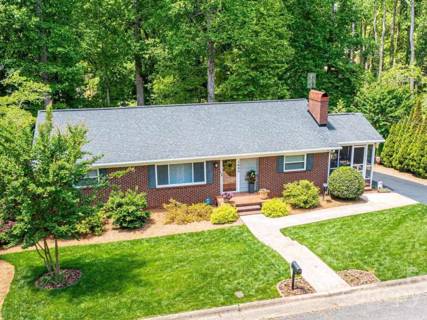 1602 Brentwood Drive, Newton, NC 28658.  MLS# CAR4256060, YatesRealty ID 12595. 