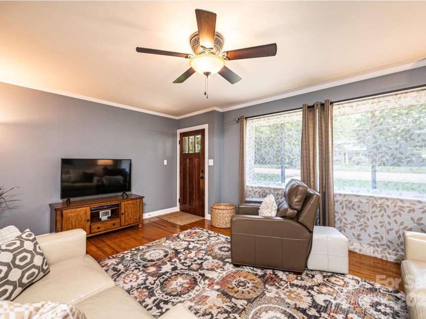 1602 Brentwood Drive, Newton, NC 28658.  MLS# CAR4256060, YatesRealty ID 12595. 