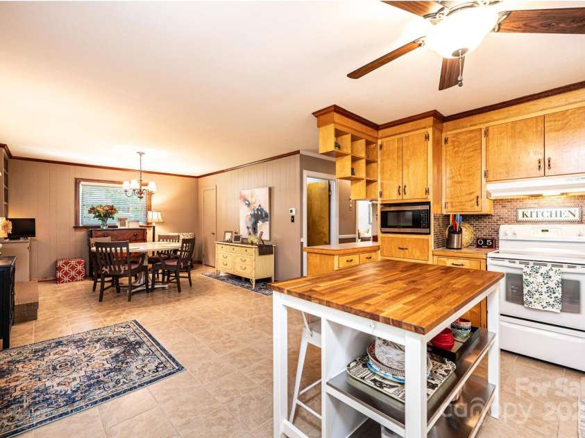 1602 Brentwood Drive, Newton, NC 28658.  MLS# CAR4256060, YatesRealty ID 12595. 