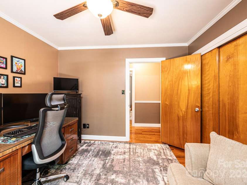 1602 Brentwood Drive, Newton, NC 28658.  MLS# CAR4256060, YatesRealty ID 12595. 