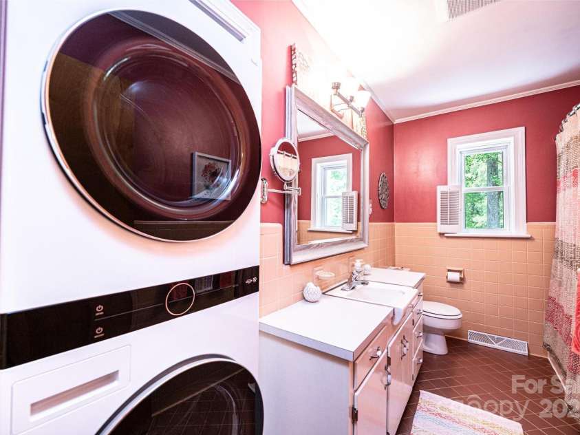 1602 Brentwood Drive, Newton, NC 28658.  MLS# CAR4256060, YatesRealty ID 12595. 